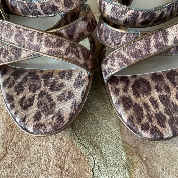 Daisy Fuentes leopard print heels,8. - Picture 11 of 11